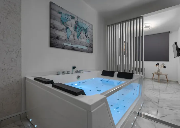 Premium Jacuzzi Suite At The City Center, By Aqua Platinum