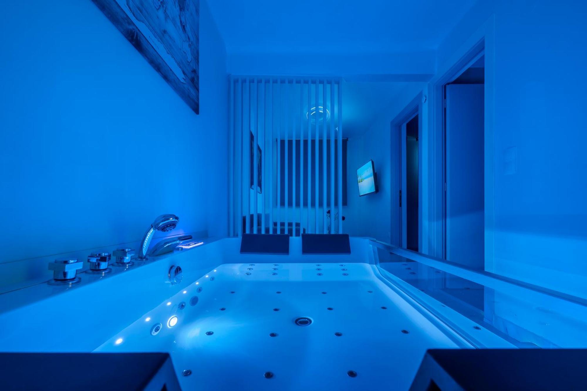 Premium Jacuzzi At The Center, By Aqua Platinum * Thessaloniki