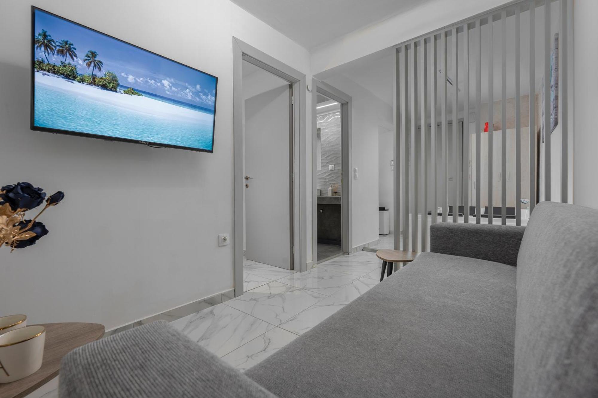 Premium Jacuzzi At The Center, By Aqua Platinum *