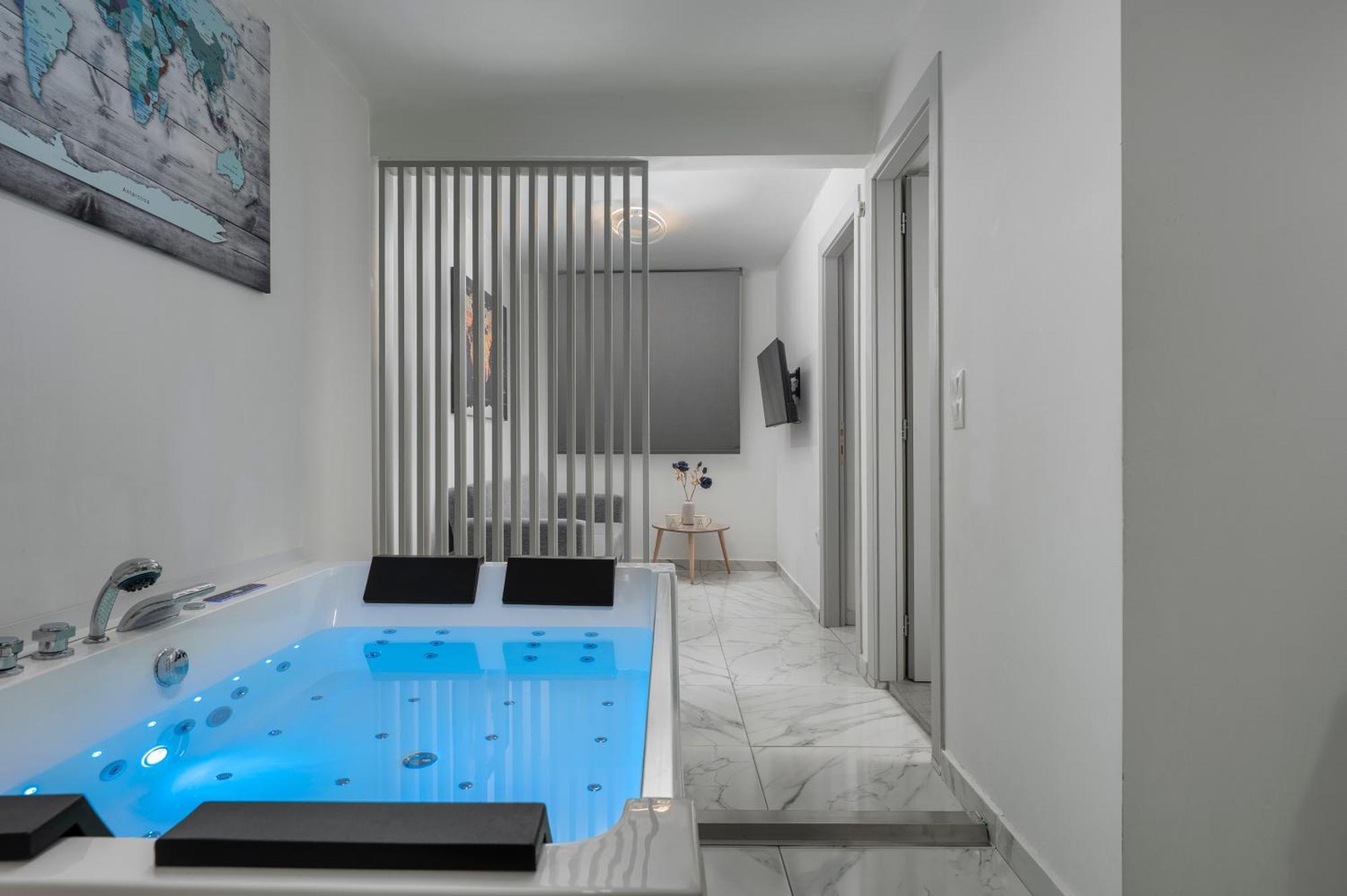 Apartment Premium Jacuzzi At The Center, By Aqua Platinum *