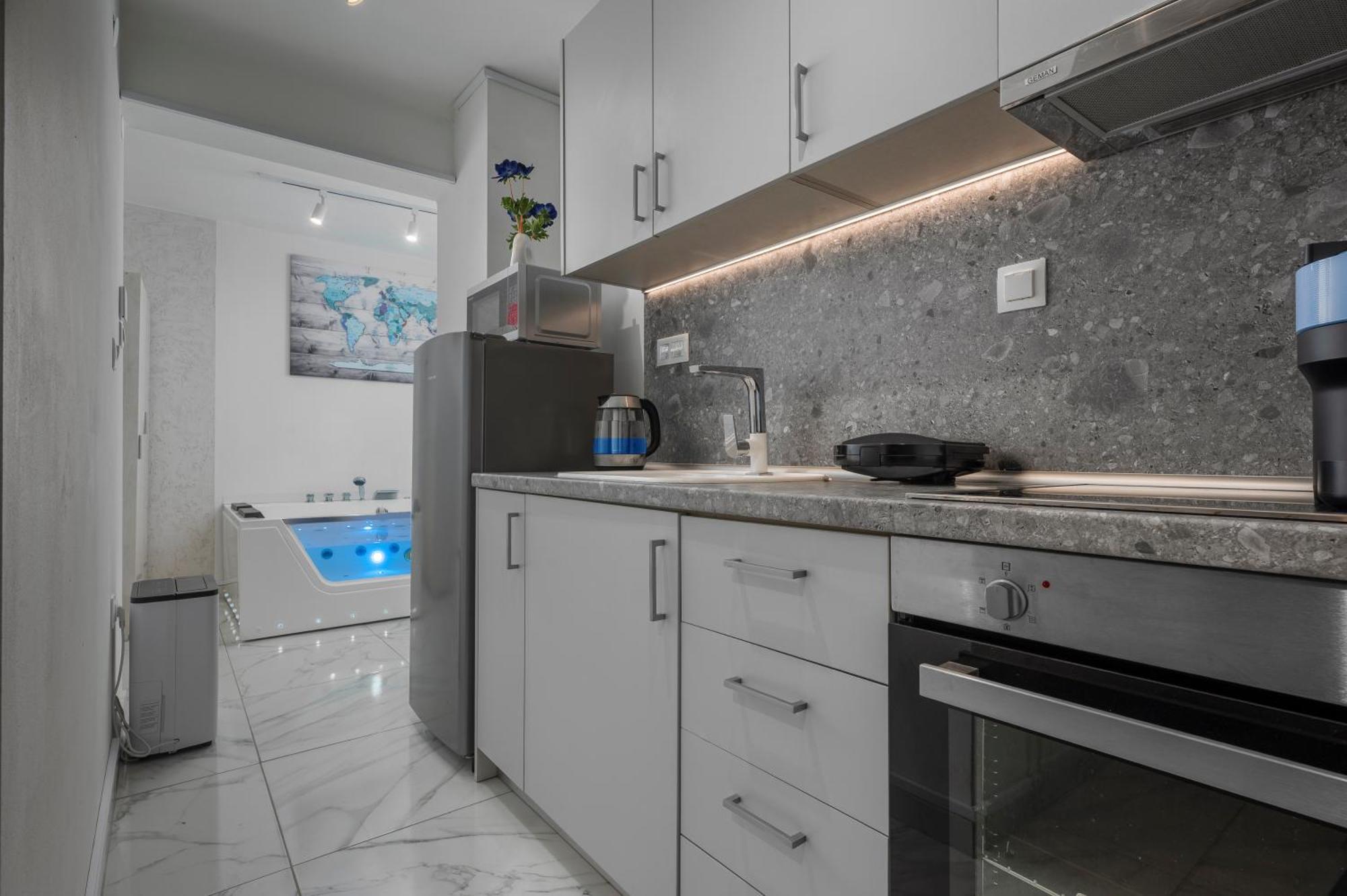Premium Jacuzzi At The Center, By Aqua Platinum Thessaloniki