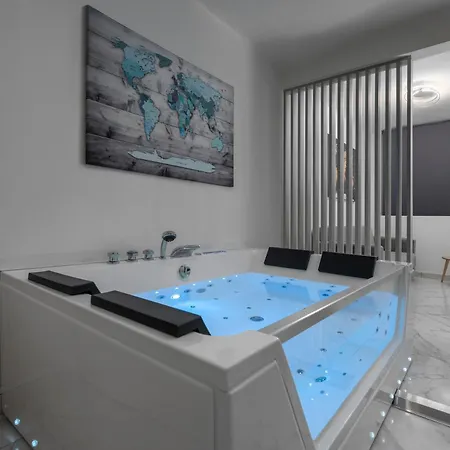 Premium Jacuzzi Suite At The City Center, By Aqua Platinum Thessaloniki Exterior photo