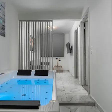 Premium Jacuzzi Suite At The City Center, By Aqua Platinum Thessaloniki Exterior photo