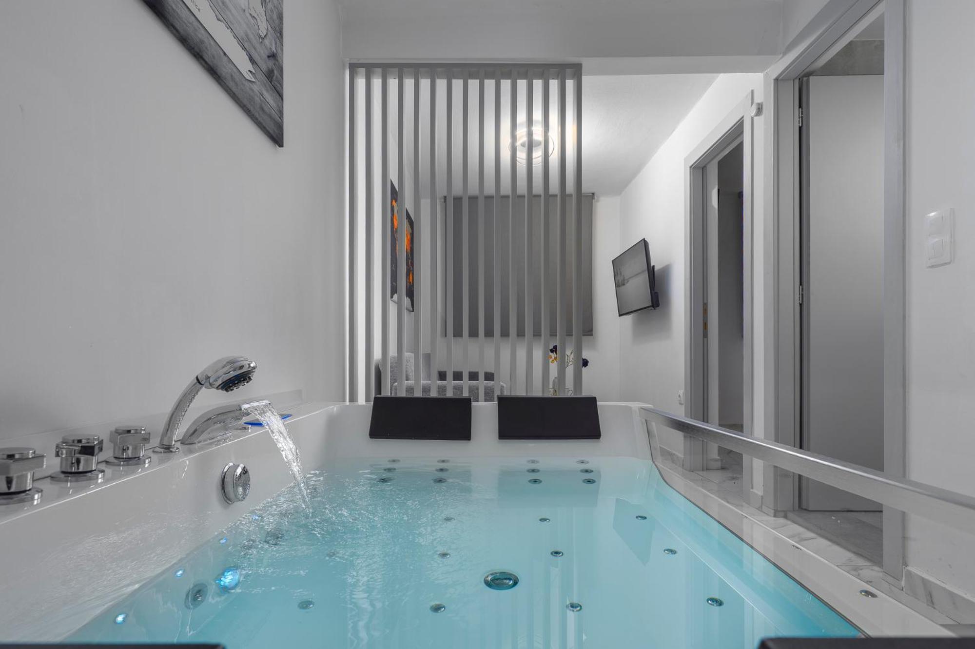 Apartment Premium Jacuzzi At The Center, By Aqua Platinum *